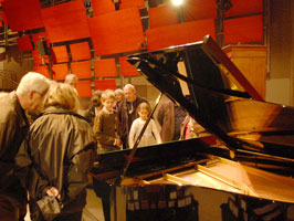 Das "Welte-Mignon" &uuml;bt seine Faszination auf die Zuh&ouml;rer aus