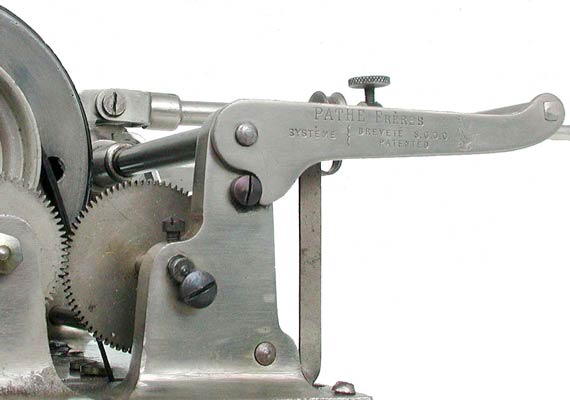 Der Name "Path&eacute; Fr&egrave;res" ist im Metall eingraviert / "Path&eacute; Fr&egrave;res" name is engraved in a part of the metal