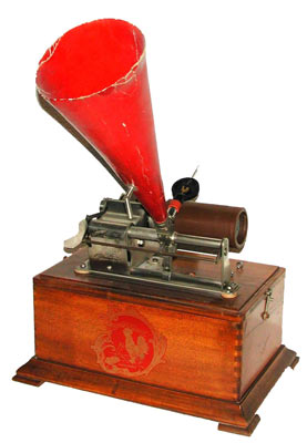 Mit speziellem Karton-Trichter f&uuml;r Aufnahmen / Such red paper recording horns are very rare today