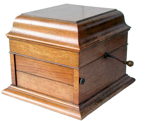 Das massive Holz-Geh&auml;use / The wooden cabinet