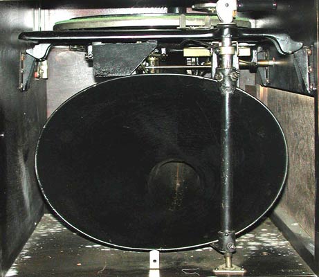 Der Klangverst&auml;rker im Geh&auml;use / The sound resonator in the wooden case