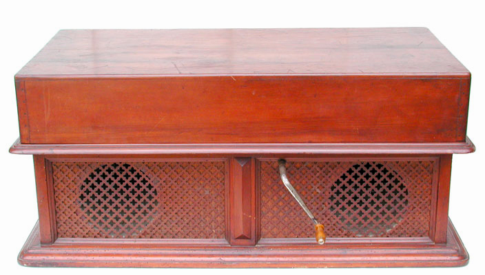 Das Geh&auml;use misst 87 cm x 47 cm, H&ouml;he: 38 cm / The cabinet measures 35" x 19" x 15"