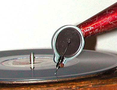 Die originale Busy Bee Schalldose aus Aluminium / The original Busy Bee soundbox was produced with aluminium