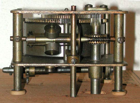 Der Feder-Motor von Path&eacute; /  The clock-work drive by Path&eacute;