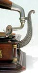 Der Tonarm ist ein typisches Produkt von "Path&eacute; Fr&egrave;res" / This part is typicaly for gramophones by "Path&eacute; Fr&egrave;res"