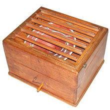 Mit den Jalousien l&auml;sst sich die Lautst&auml;rke regulieren / The sound can be regulated by adjustable lamellas