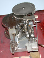 Der Motor mit M&uuml;nzautomatik ist von Thorens / The Swiss made motor by Thorens