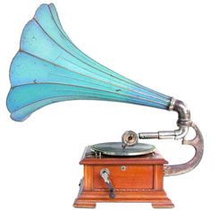 Die L&auml;nge des Trichters betr&auml;gt 70 cm / The lenght of the horn measures 28"