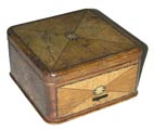 Ein Spielzeug-Grammophon oder eine Kuchen-B&uuml;chse? / Toy Gramophone or Cake Box?