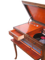 Nur eine Schublade ist echt, der Rest ist Imitation / Only one drawer is true, the others are imitation