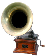 Der Durchmesser des Trichter betr&auml;gt 35 cm / The diameter of the horn measures 14"