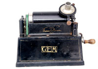 Das robuste Geh&auml;use ist aus schwerem Gusseisen / The cast iron case is heavy and robust