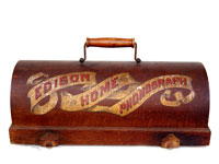 Charakteristisch ist der rote Schriftzug im goldenen Banner / The golden banner on the lid is characteristic for this early model