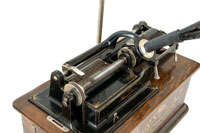 Der qualitativ hochstehende Abspiel-Mechanismus ist Garnat f&uuml;r besten Klang / The high quality mechanism is the basic for best sound