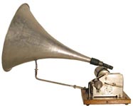 &Auml;sthetik aus Holz, Metall und Alluminium / The aestheticaly and elegant french talking machine