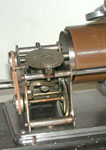 Der Motor&nbsp;gleicht einem Uhrwerk / The cloke-work like drive