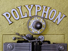 An dieser Mittelachse wird die Blech-Platte besfestigt  / The metal disc is fixed and turned by this axis